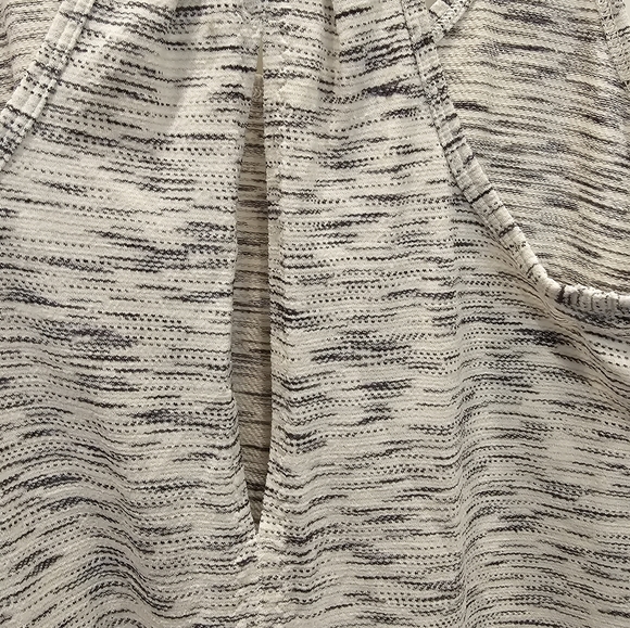 Lululemon Split Back Workout Top - Picture 4 of 8